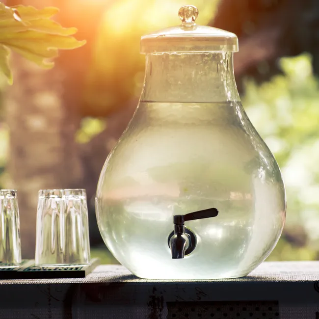 Что лучше, колодец или скважина? Как провести воду на участок и можно ли потом её пить?