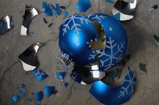 Разбился елочный шар? Решаем проблему!