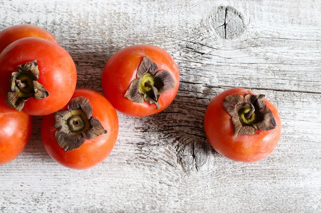 Осторожно! Вот кому нельзя переедать хурму