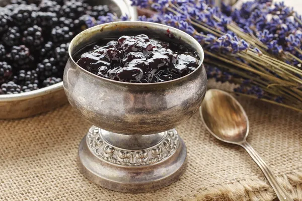 Желе из черной смородины и ежевики