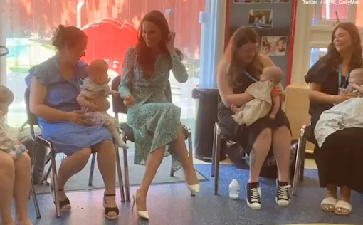 Кейт Миддлтон в бирюзовом платье