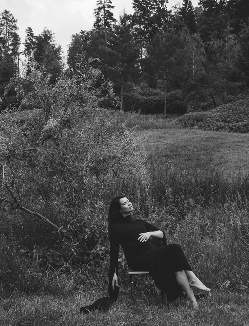 Платье, NAMELAZZ; кольцо, MARNI (POISON DROP) Платье, NAMELAZZ; кольцо, MARNI (POISON DROP)