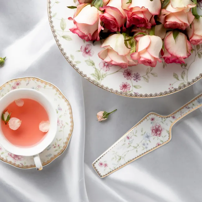 Подборка цветочной посуды на март 2026 года: 30 вариантов