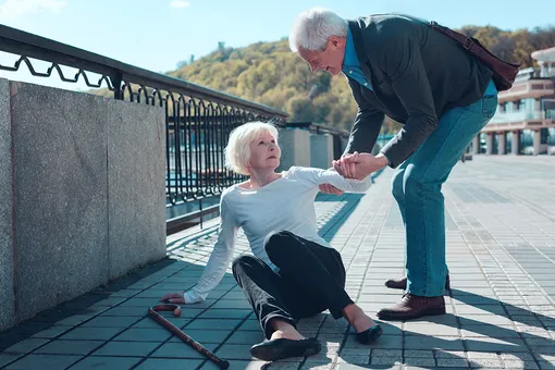 Падения у пожилых: можно ли с ними бороться? Падения у пожилых: можно ли с ними бороться?