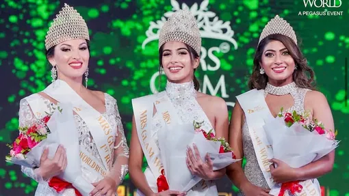 Дарья Бочарова слева