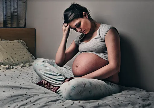 беременная грустит беременная грустит