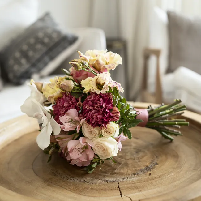 Что лучше — одна роза или 7 тюльпанов? Спросили флориста, как правильно выбирать букет в подарок