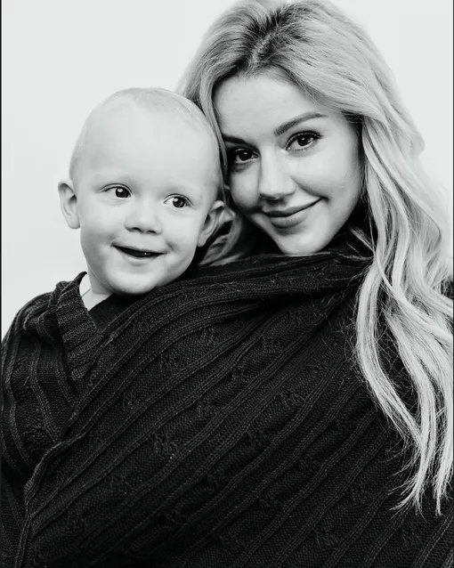 Юлианна Караулова с сыном Алексом Юлианна Караулова с сыном Алексом