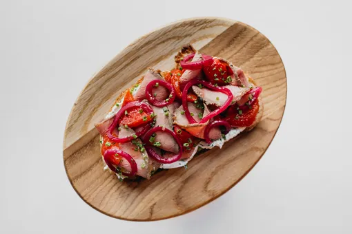 Брускетта с ростбифом Брускетта с ростбифом