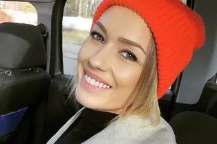 «Самая хорошенькая — это вы»: Евгения Лоза предложила найти ее на школьном фото