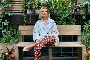 «Настоящая кинозвезда!»: Полина Гагарина показала архивное фото мамы в ее день рождения