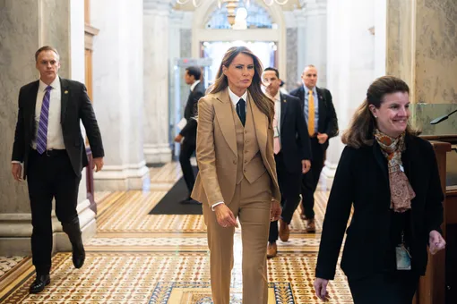 Мелания Трамп в момент прибытия в Капитолий на круглый стол Мелания Трамп в момент прибытия в Капитолий на круглый стол