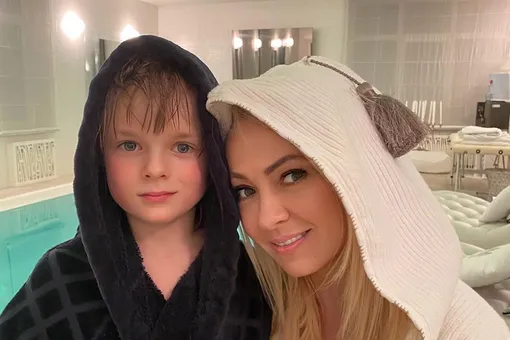 «Именно от вас я не ожидала ножа в спину»: Яна Рудковская возмущена статьей о психических проблемах сына