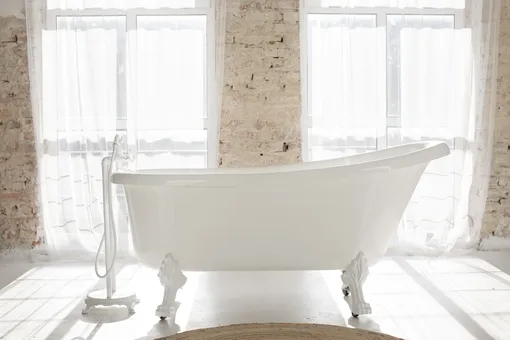 Битва обнажённых в ванне: 58-летняя Рената Литвинова против мамы четверых Екатерины Климовой