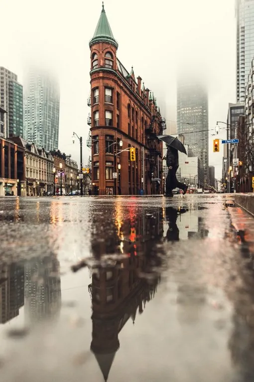 Москвичи в случае внезапного ливня могут взять зонтик в краткосрочную аренду Москвичи в случае внезапного ливня могут взять зонтик в краткосрочную аренду