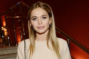 Фото Анны Хилькевич в купальнике с глубоким декольте