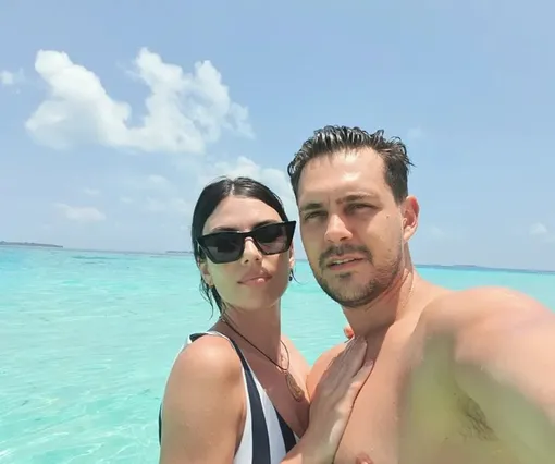 Милош Бикович с подругой