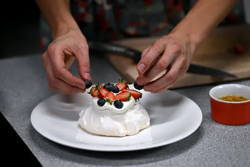 Пирожное Павлова оформление Пирожное Павлова оформление