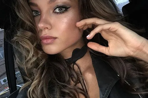 Дочь теннисиста Евгения Кафельникова зарабатывает 200 000 рублей за съемку Дочь теннисиста Евгения Кафельникова зарабатывает 200 000 рублей за съемку