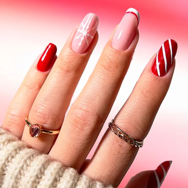 Новогодний маникюр на короткие и длинные ногти: 95 вариантов с фото