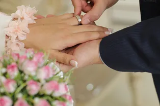 Невесту привязали, чтобы не сдуло: влюблённые поженились на высоте 6439 метров Невесту привязали, чтобы не сдуло: влюблённые поженились на высоте 6439 метров