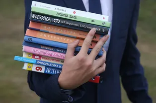 «Написать письмо отцу на фронт»: родители школьников из Санкт-Петербурга возмущены домашним заданием