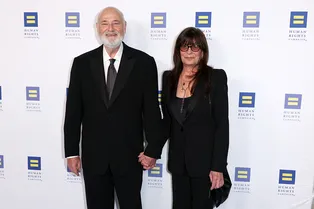 Сыну режиссера Роба Райнера предъявили обвинение в убийстве родителей