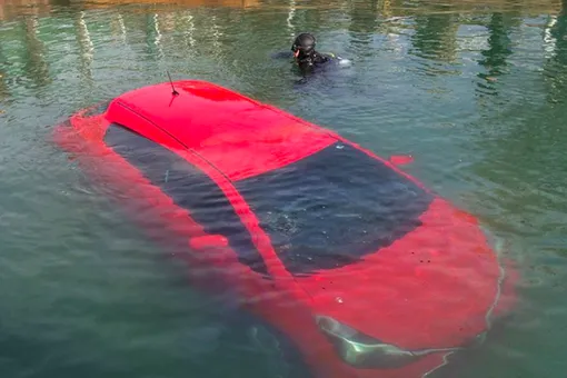 Навигатор сказал ей ехать прямо — она и поехала Навигатор сказал ей ехать прямо — она и поехала