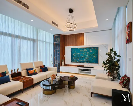 Телевизор «вписан» в декоративную панель