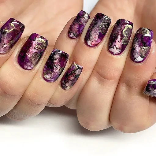 Мраморный денежный маникюр на ноябрь 2025 года Мраморный денежный маникюр на ноябрь 2025 года