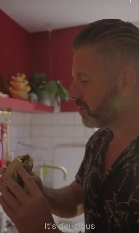 Дегустаторы кот-бургера в восторге от него