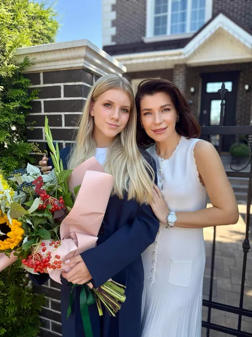 Екатерина Волкова с дочерью Елизаветой Екатерина Волкова с дочерью Елизаветой