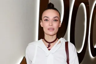 «Бедняжка»: Алена Водонаева поделилась фото после удаления зубов мудрости