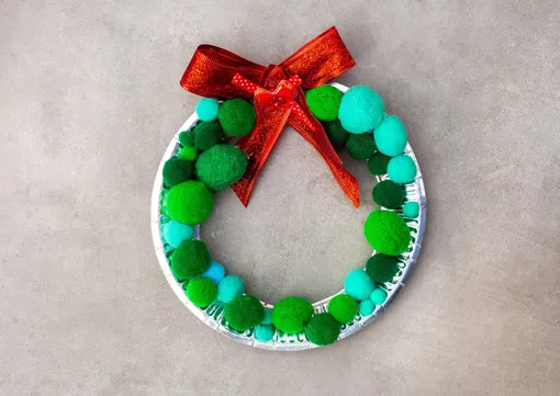 Венки из помпонов