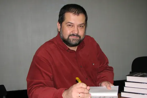 Писатель Сергей Лукьяненко жестко высказался о внешности феминистки Писатель Сергей Лукьяненко жестко высказался о внешности феминистки