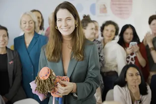 Паулина Андреева, Юлия Снигирь, Евгений Цыганов выступят на благотворительном фестивале по теме равного консультирования