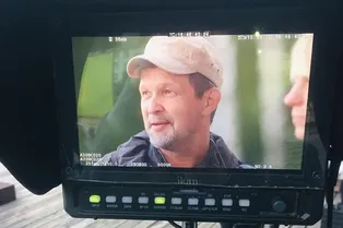 Смертельный удар ножом в грудь: благодаря видео стало известно имя напавшего на оператора Сергея Политика Смертельный удар ножом в грудь: благодаря видео стало известно имя напавшего на оператора Сергея Политика