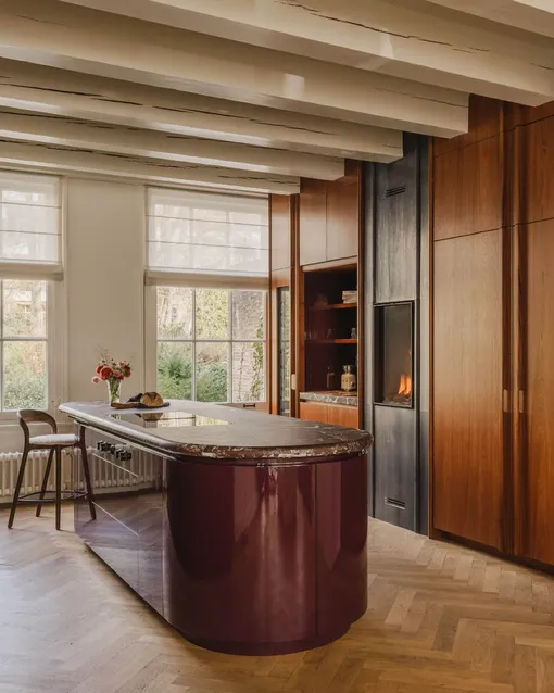 бордовая кухня 2026