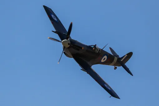 спитфаер в полете спитфаер в полете