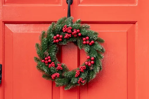 Как украсить подъезд к Новому году, чтобы не получить штраф Как украсить подъезд к Новому году, чтобы не получить штраф