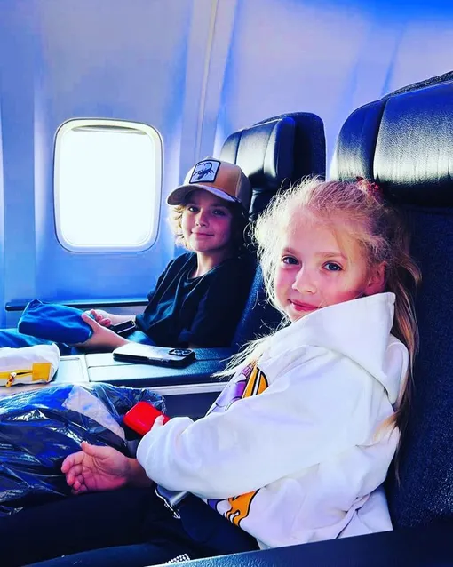 Лиза и Гарри — младшие дети Аллы Пугачёвой фото