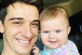 «В ожидании завтрака»: Станислав Бондаренко опубликовал трогательное фото с дочерьми «В ожидании завтрака»: Станислав Бондаренко опубликовал трогательное фото с дочерьми