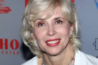 «Хорошо, что рядом»: Алёна Свиридова опубликовала трогательное фото с 85-летней мамой