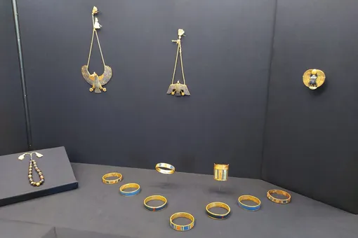 Браслет фараонов, которому не менее 3 тысяч лет, украли в Египте Браслет фараонов, которому не менее 3 тысяч лет, украли в Египте