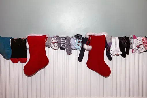 Надо ли выворачивать носки перед стиркой: 3 важные причины это сделать