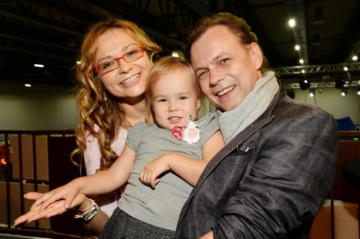 Владимир Лёвкин с женой Мариной и дочерью Никой фото