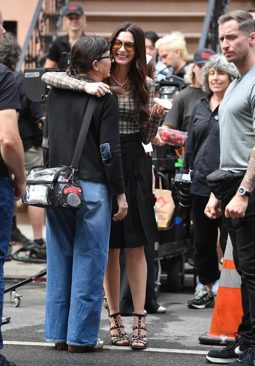 Энн Хэтэуэй после падения с лестницы не пострадала