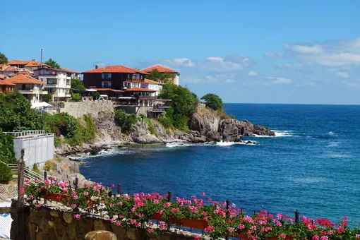 Болгария начнет выдавать шенгенские визы россиянам с 1 апреля: что станет с действующими въездными документами