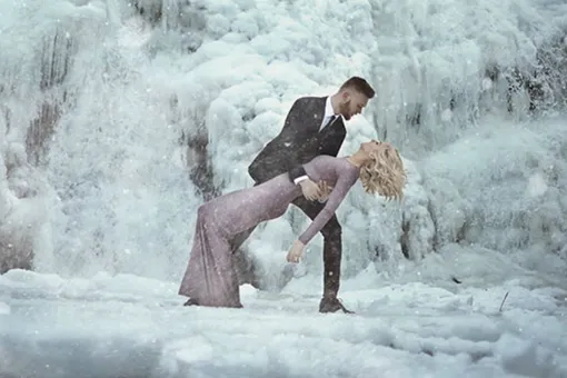 Любовь сильнее холода. Невероятная фотосессия влюбленных на фоне зимы Любовь сильнее холода. Невероятная фотосессия влюбленных на фоне зимы