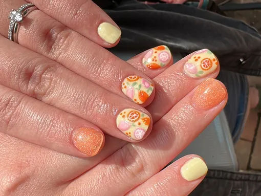 Денежный маникюр на май 2026